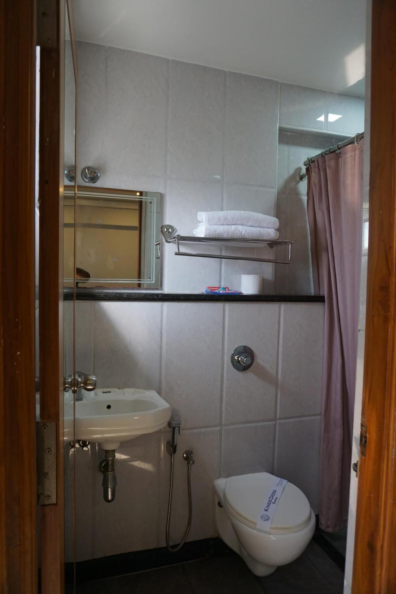 Kingscross Residency Hotel Csennai Kültér fotó